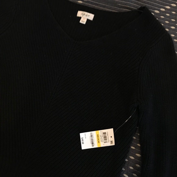 Black sweater - Picture 3 of 4